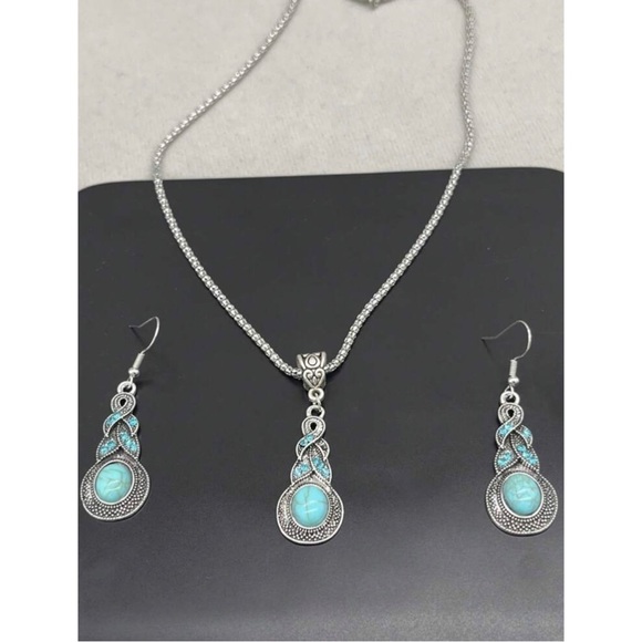 Bohemian Turquoise Stone Necklace & Earrings Jewelry Set - Picture 2 of 3